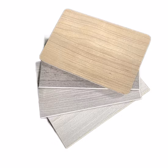 실내 플라스틱 나무로 되는 합성 덮음 널 Wainscoting 비닐 갱도지주 Decorativo 3D 홈이 있는 클래딩 PVC WPC 벽면
